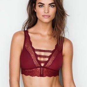 🆕Victoria’s Secret Chantilly Lace Plunge Bralette
